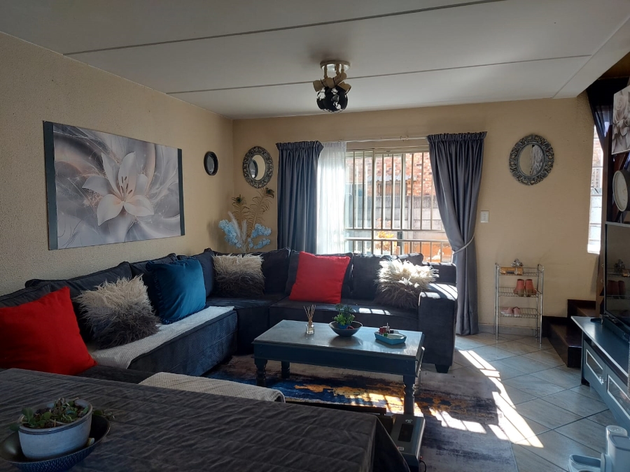 2 Bedroom Property for Sale in Sonneglans Gauteng