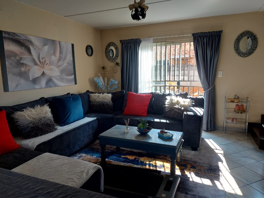 2 Bedroom Property for Sale in Sonneglans Gauteng