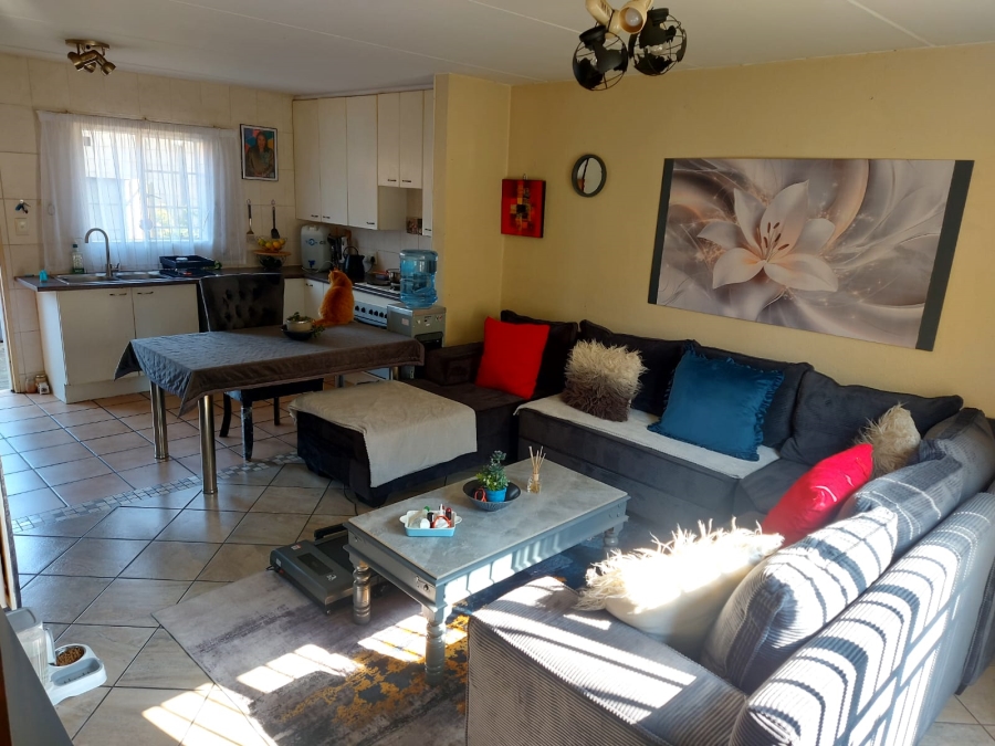 2 Bedroom Property for Sale in Sonneglans Gauteng
