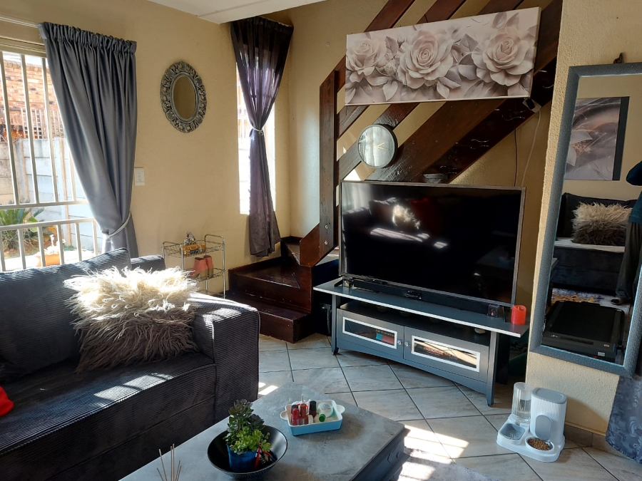2 Bedroom Property for Sale in Sonneglans Gauteng