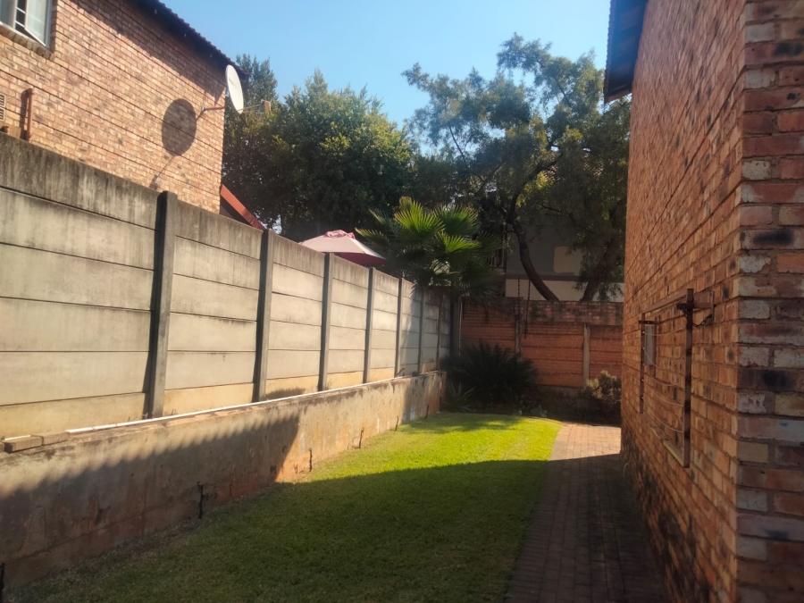 2 Bedroom Property for Sale in Sonneglans Gauteng