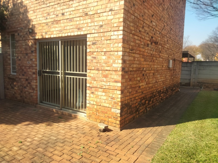 2 Bedroom Property for Sale in Sonneglans Gauteng