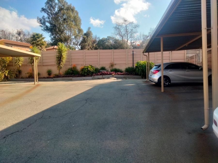 2 Bedroom Property for Sale in Sonneglans Gauteng