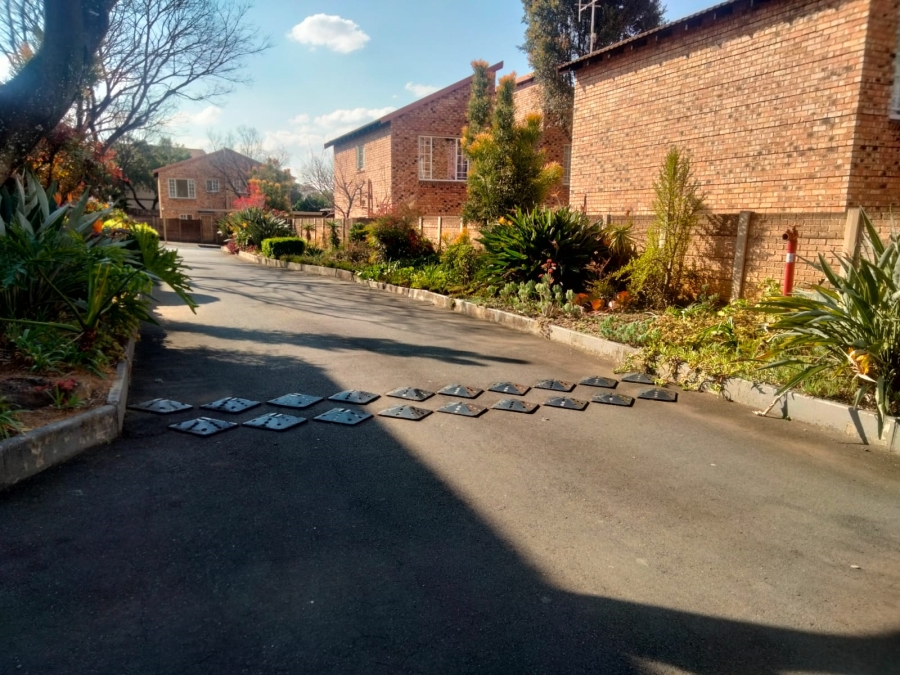 2 Bedroom Property for Sale in Sonneglans Gauteng