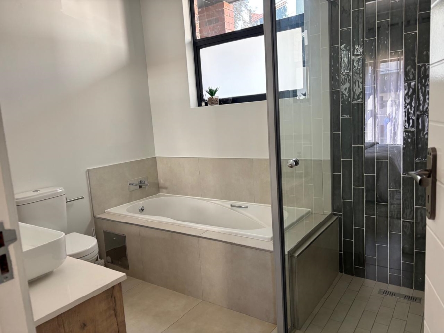 To Let 2 Bedroom Property for Rent in Bryanston Gauteng