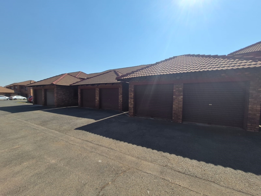 3 Bedroom Property for Sale in Edleen Gauteng