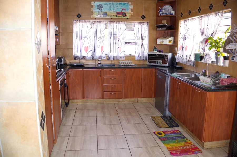 3 Bedroom Property for Sale in Farrarmere Gauteng