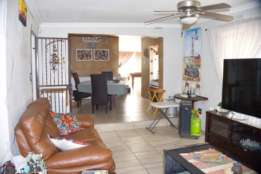 3 Bedroom Property for Sale in Farrarmere Gauteng