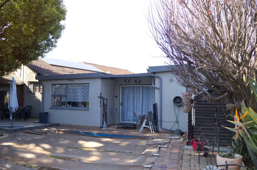 3 Bedroom Property for Sale in Farrarmere Gauteng