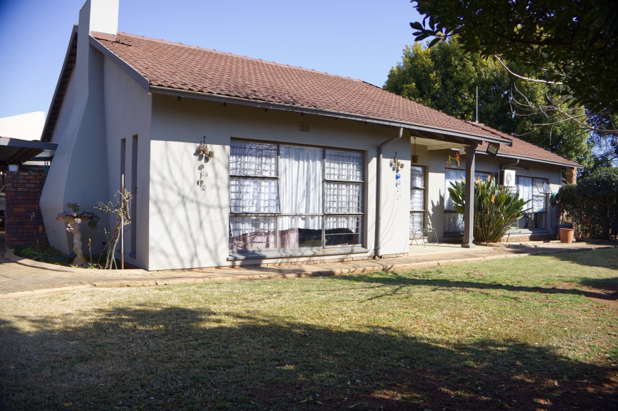 3 Bedroom Property for Sale in Farrarmere Gauteng