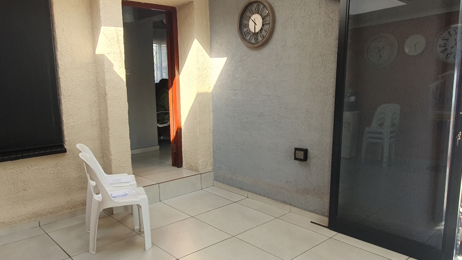 3 Bedroom Property for Sale in Brackendowns Gauteng