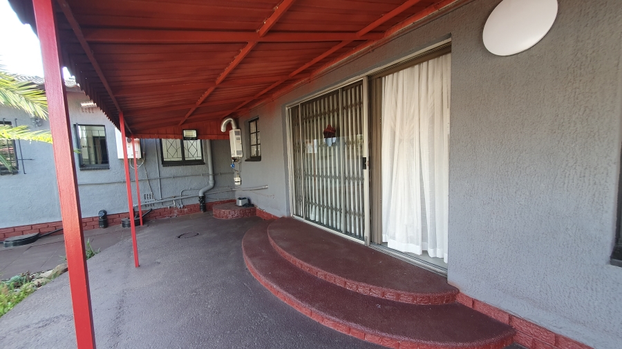 3 Bedroom Property for Sale in Brackendowns Gauteng