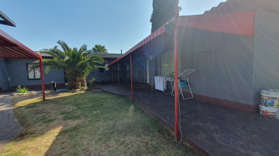3 Bedroom Property for Sale in Brackendowns Gauteng