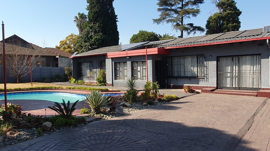 3 Bedroom Property for Sale in Brackendowns Gauteng
