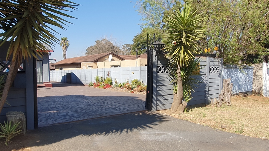 3 Bedroom Property for Sale in Brackendowns Gauteng