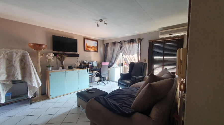 2 Bedroom Property for Sale in South Crest Gauteng