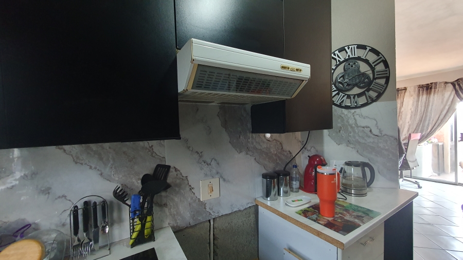 2 Bedroom Property for Sale in South Crest Gauteng