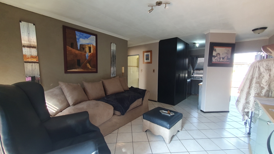 2 Bedroom Property for Sale in South Crest Gauteng