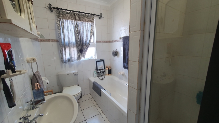 2 Bedroom Property for Sale in South Crest Gauteng