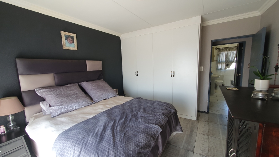 2 Bedroom Property for Sale in South Crest Gauteng
