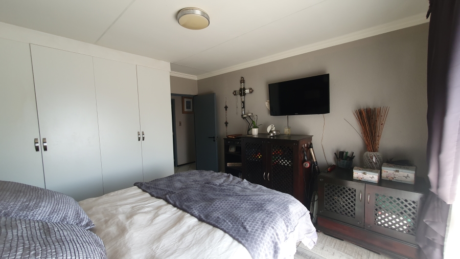 2 Bedroom Property for Sale in South Crest Gauteng
