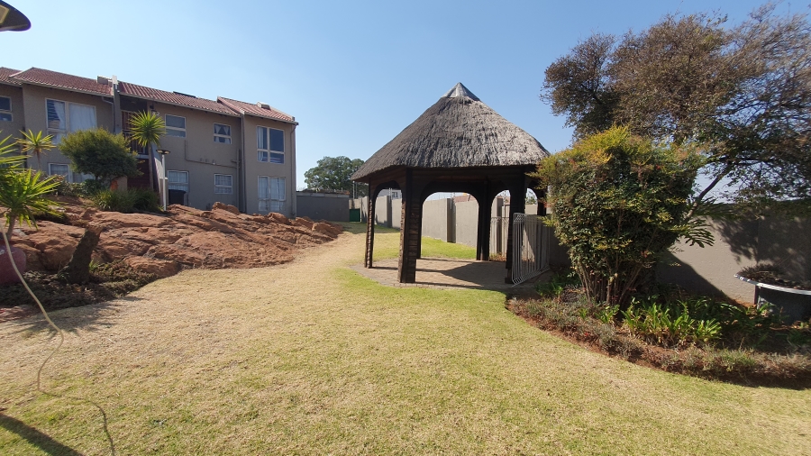 2 Bedroom Property for Sale in South Crest Gauteng