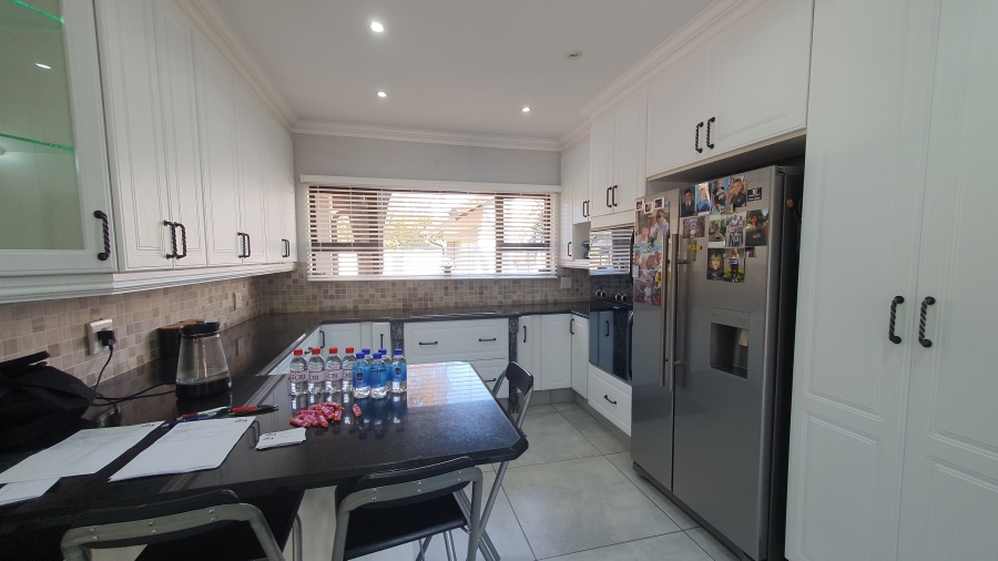 4 Bedroom Property for Sale in Brackenhurst Gauteng