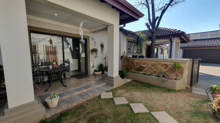 4 Bedroom Property for Sale in Brackenhurst Gauteng