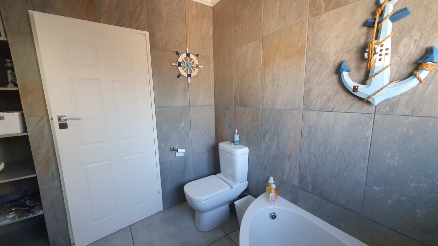 4 Bedroom Property for Sale in Brackenhurst Gauteng