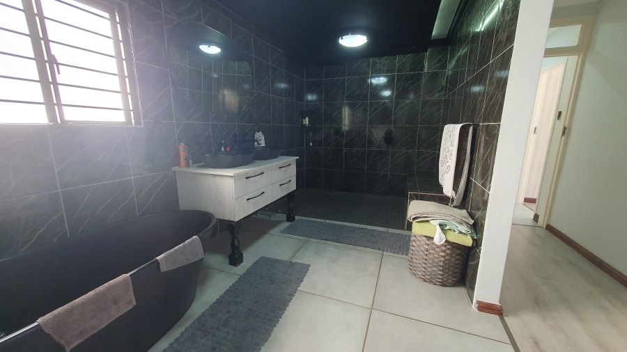 4 Bedroom Property for Sale in Brackenhurst Gauteng