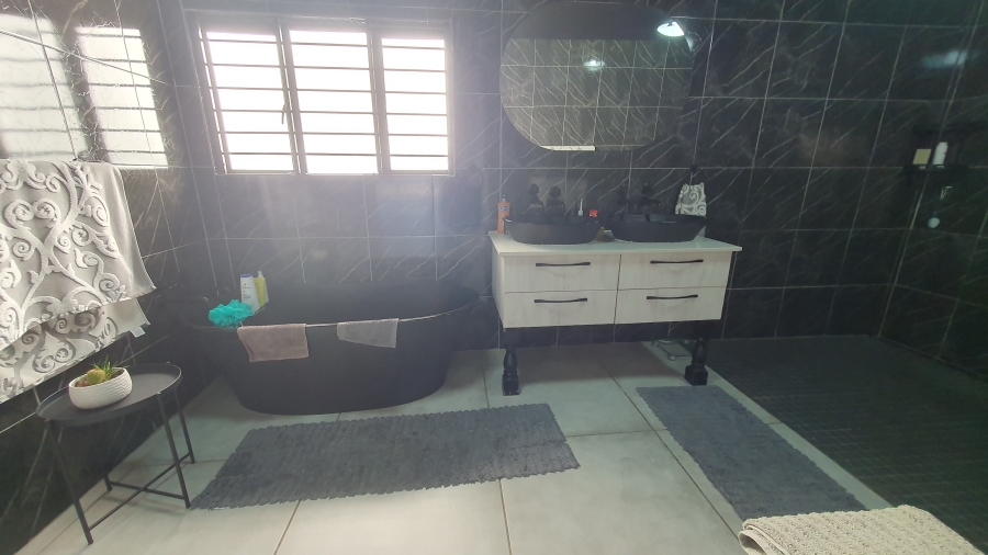 4 Bedroom Property for Sale in Brackenhurst Gauteng