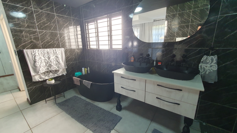 4 Bedroom Property for Sale in Brackenhurst Gauteng