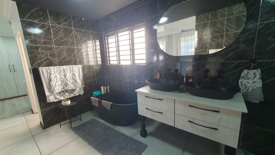 4 Bedroom Property for Sale in Brackenhurst Gauteng