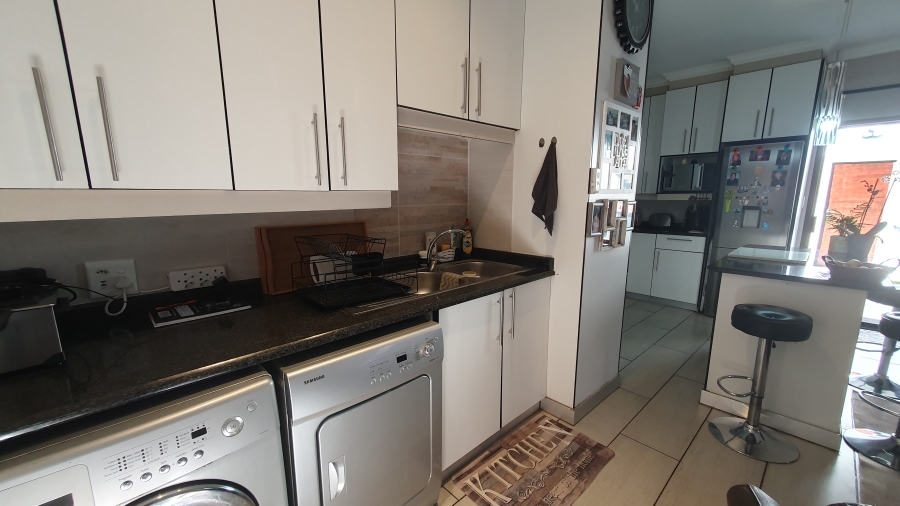 4 Bedroom Property for Sale in Brackenhurst Gauteng