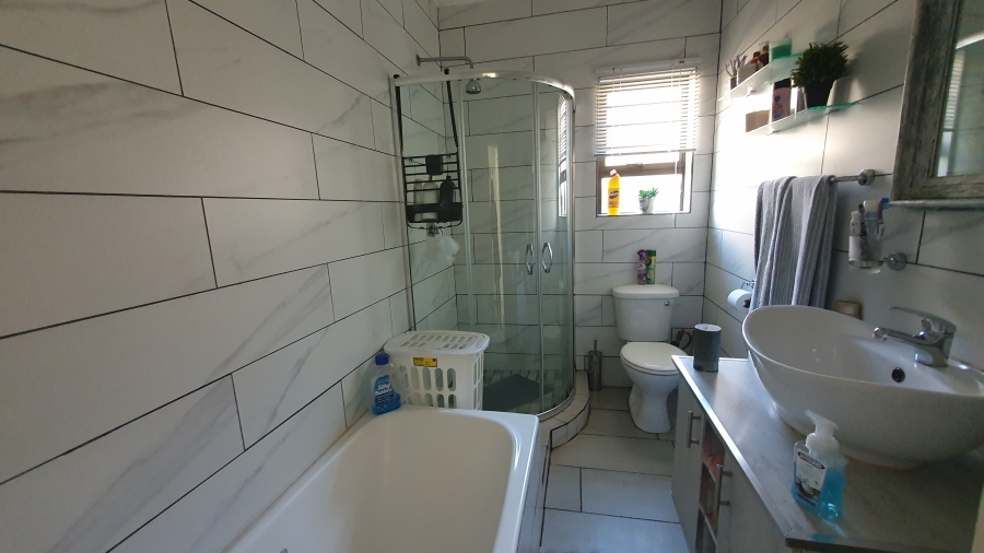 4 Bedroom Property for Sale in Brackenhurst Gauteng