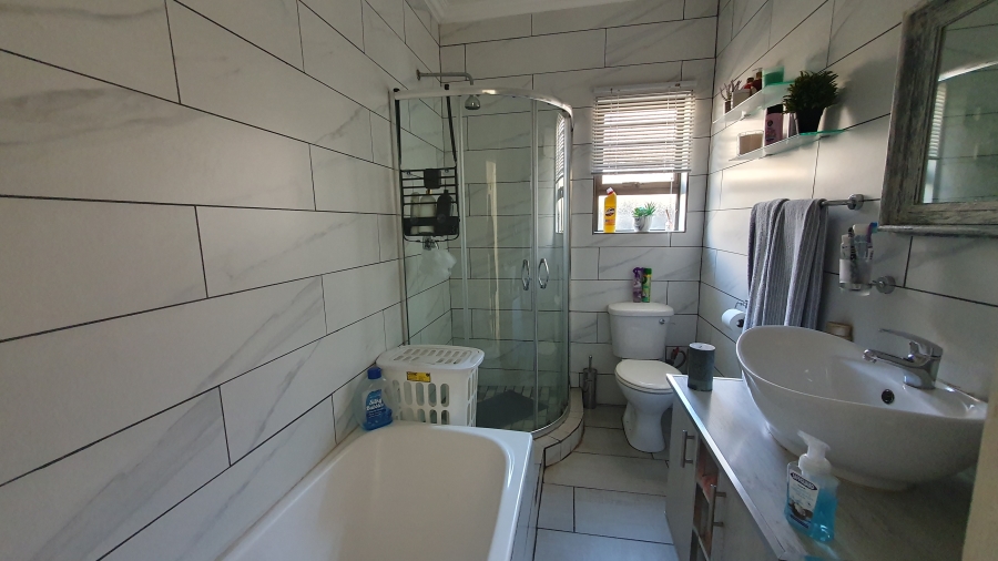 4 Bedroom Property for Sale in Brackenhurst Gauteng