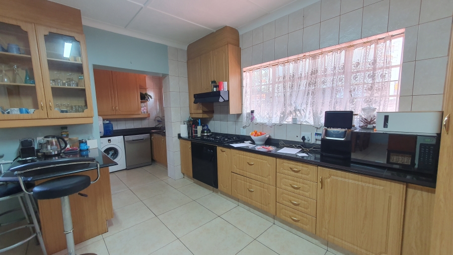 3 Bedroom Property for Sale in Linmeyer Gauteng