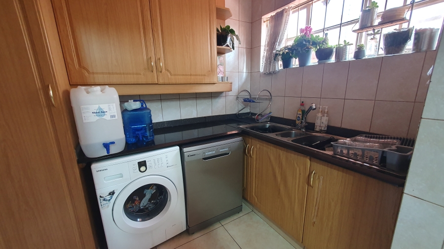 3 Bedroom Property for Sale in Linmeyer Gauteng