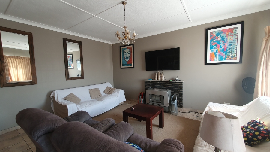 3 Bedroom Property for Sale in Linmeyer Gauteng