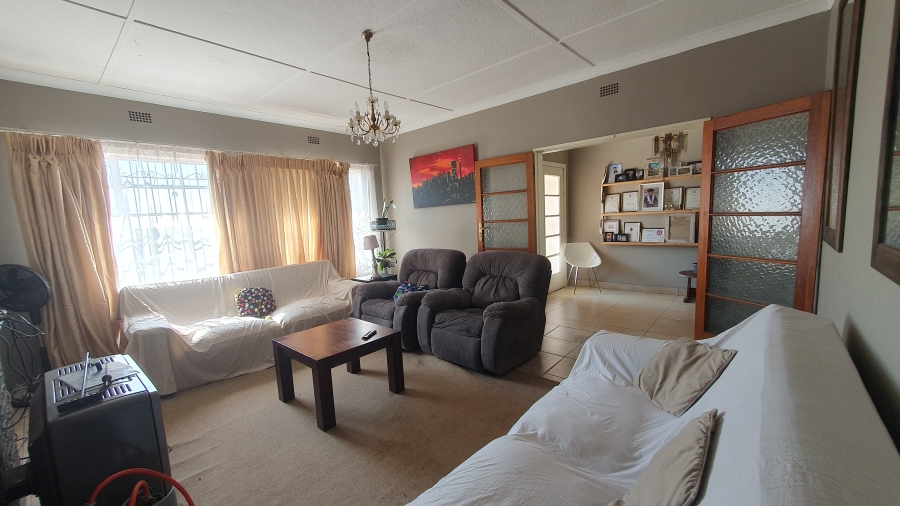 3 Bedroom Property for Sale in Linmeyer Gauteng
