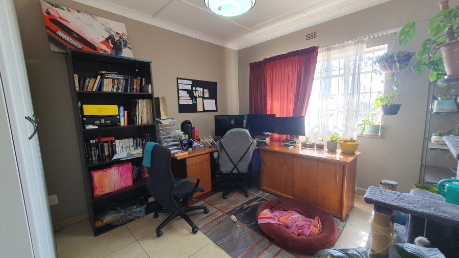 3 Bedroom Property for Sale in Linmeyer Gauteng