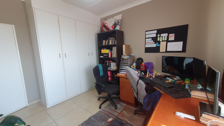 3 Bedroom Property for Sale in Linmeyer Gauteng
