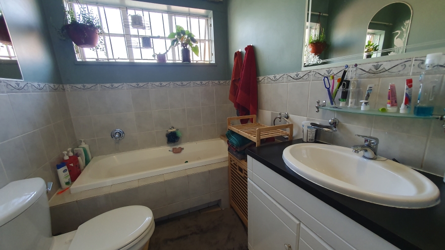 3 Bedroom Property for Sale in Linmeyer Gauteng