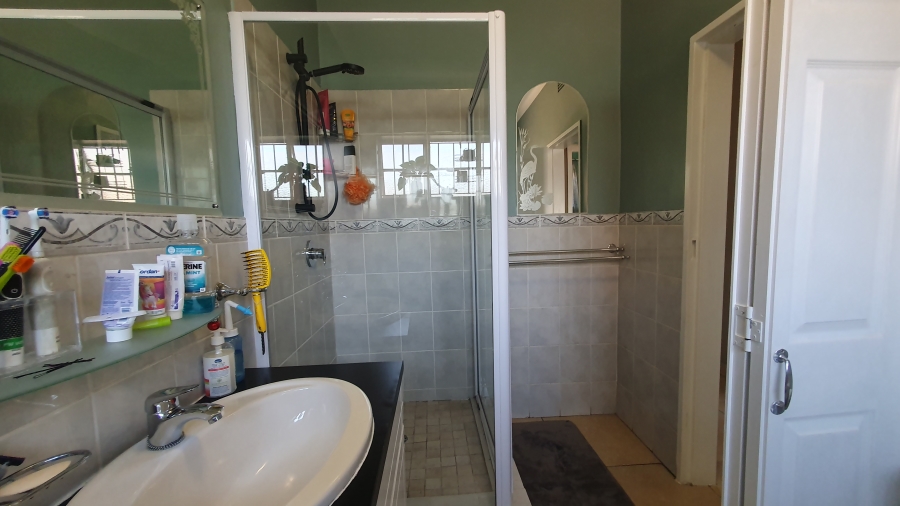 3 Bedroom Property for Sale in Linmeyer Gauteng