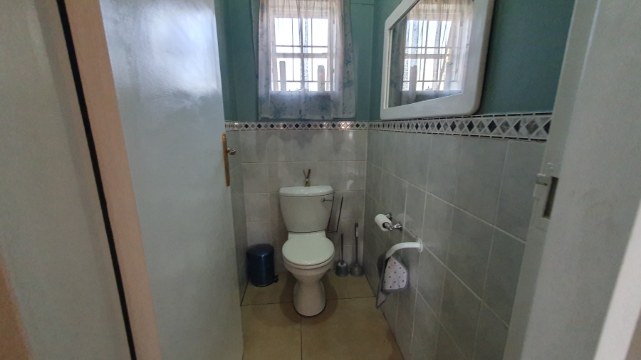 3 Bedroom Property for Sale in Linmeyer Gauteng