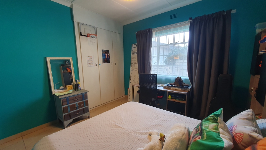 3 Bedroom Property for Sale in Linmeyer Gauteng