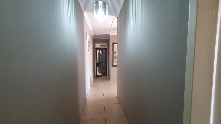 3 Bedroom Property for Sale in Linmeyer Gauteng