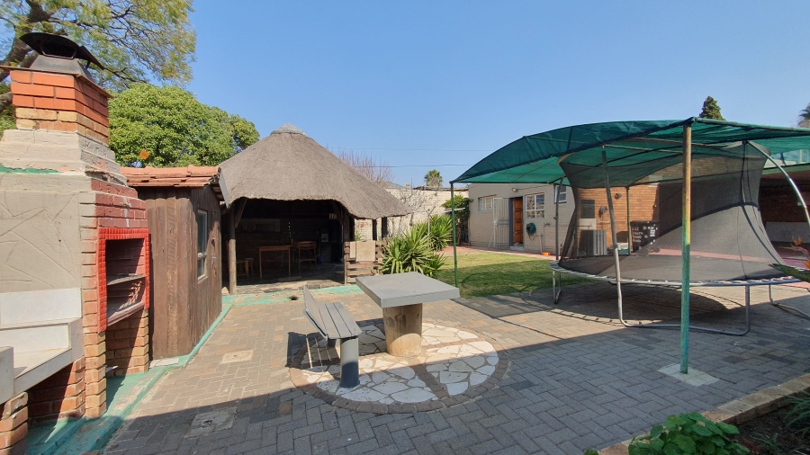 3 Bedroom Property for Sale in Linmeyer Gauteng