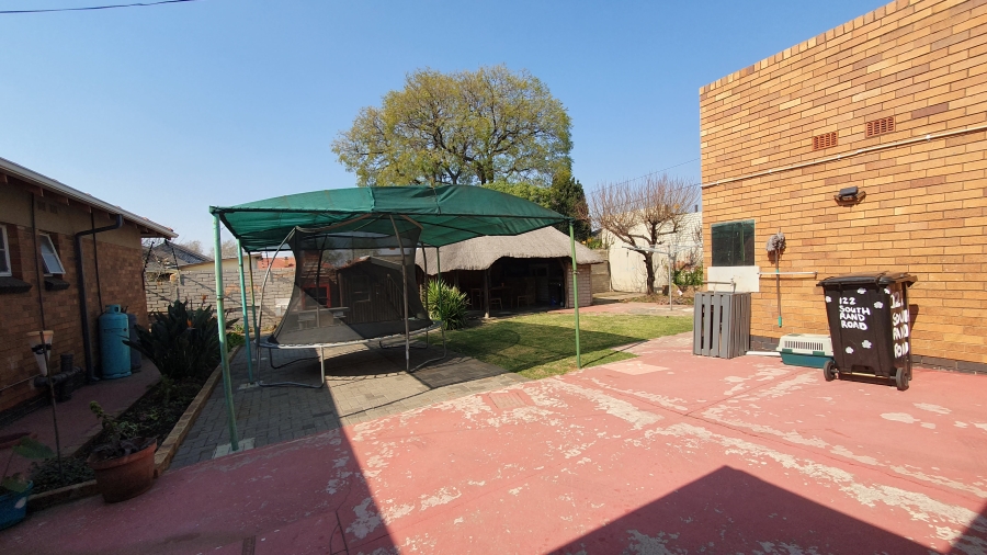 3 Bedroom Property for Sale in Linmeyer Gauteng