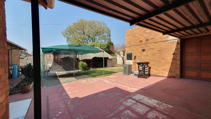 3 Bedroom Property for Sale in Linmeyer Gauteng